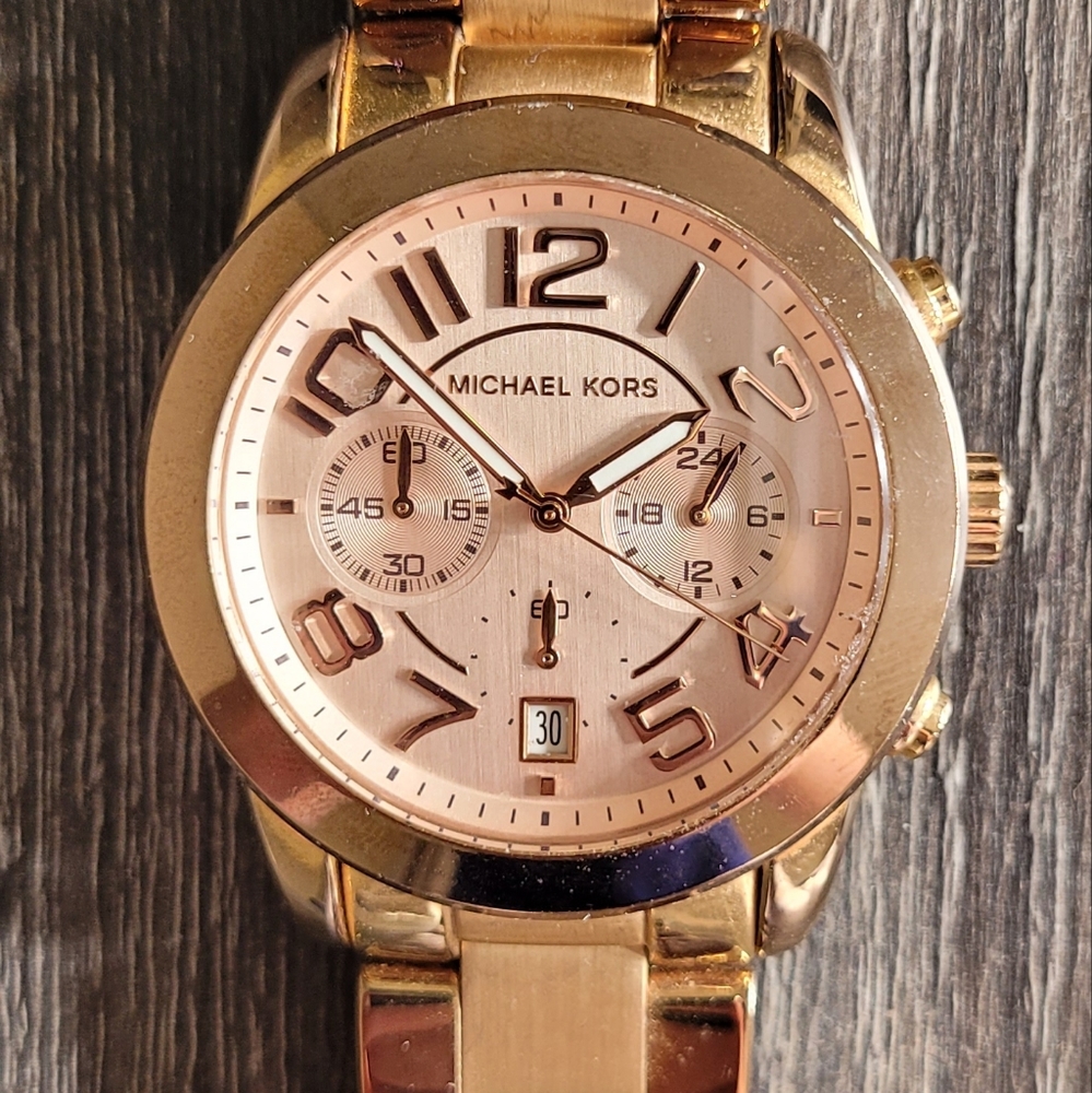 Michael Kors Rose Gold Watch - Picture 4 of 6